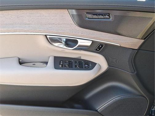 2026 Volvo XC90 B6 Ultra Dark Theme 7-Seater