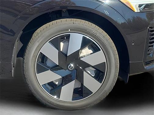 2025 Volvo XC60 Plug-In Hybrid T8 Plus