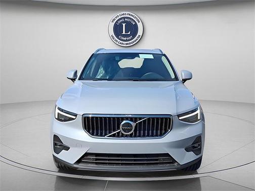 2025 Volvo XC40 B5 Plus Bright Theme