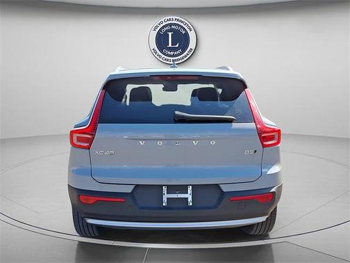 2025 Volvo XC40 B5 Plus Bright Theme