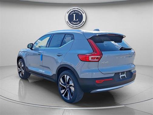 2025 Volvo XC40 B5 Plus Bright Theme