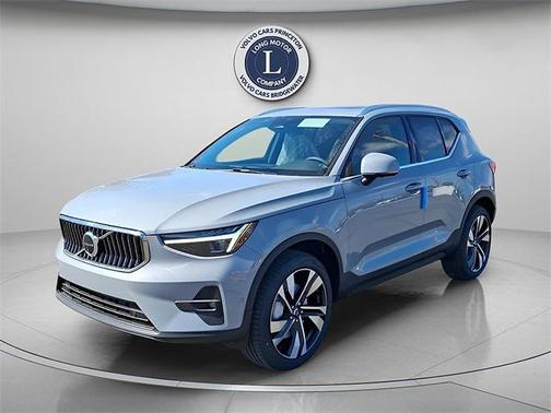 2025 Volvo XC40 B5 Plus Bright Theme