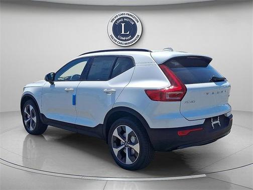 2025 Volvo XC40 B5 Plus Dark Theme