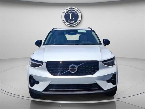 2025 Volvo XC40 B5 Plus Dark Theme