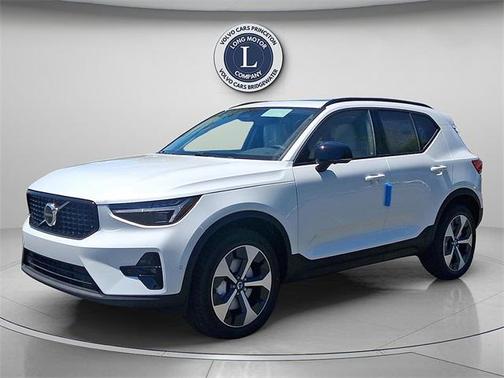 2025 Volvo XC40 B5 Plus Dark Theme