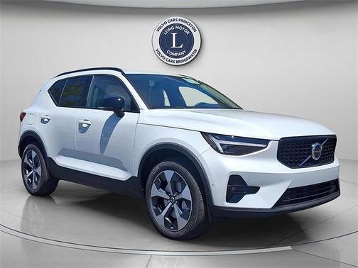 2025 Volvo XC40 B5 Plus Dark Theme
