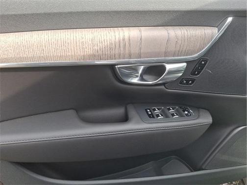 2025 Volvo S90 B6 Plus