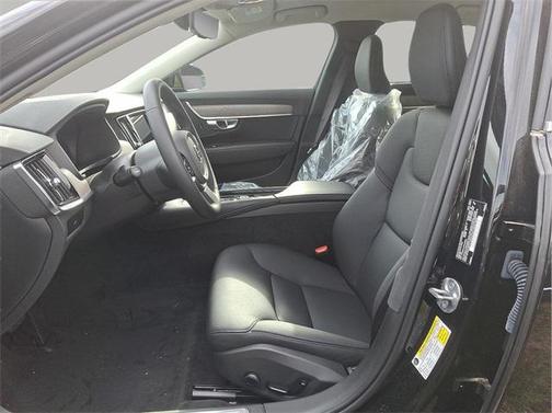 2025 Volvo S90 B6 Plus