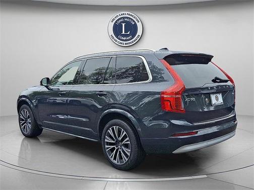 2022 Volvo XC90 T6 Momentum