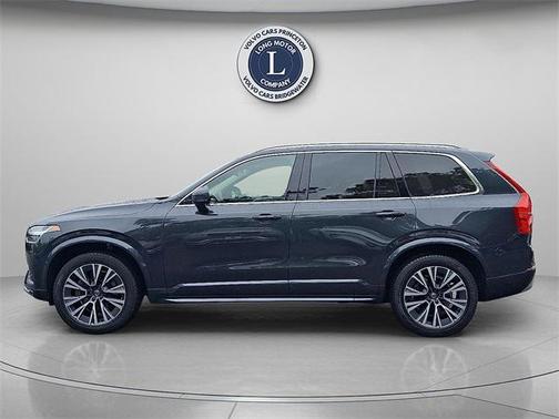 2022 Volvo XC90 T6 Momentum