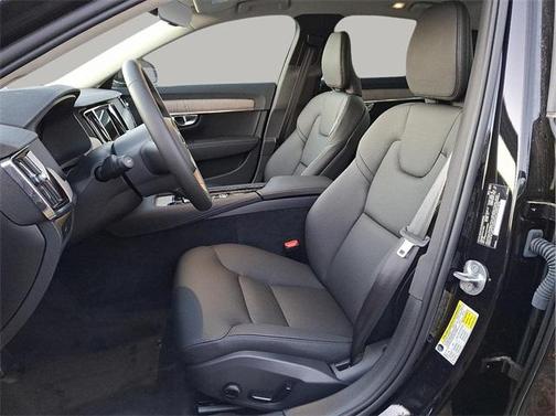 2025 Volvo S90 B6 Plus