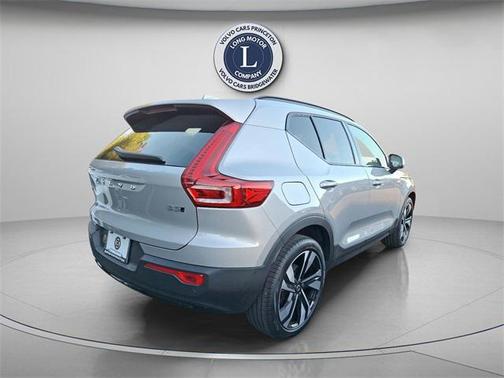 2025 Volvo XC40 B5 Plus Dark Theme