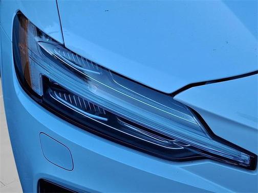 2024 Volvo S60 B5 Core Dark Theme