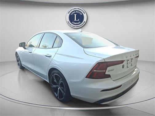 2024 Volvo S60 B5 Core Dark Theme