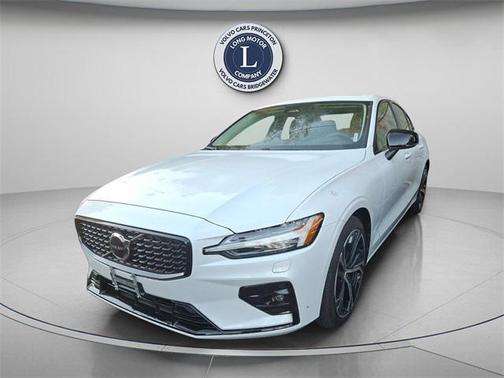 2024 Volvo S60 B5 Core Dark Theme