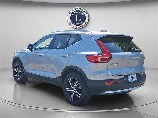 2025 Volvo XC40 B5 Core Bright Theme