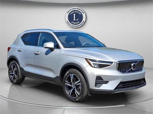 2025 Volvo XC40 B5 Core Bright Theme