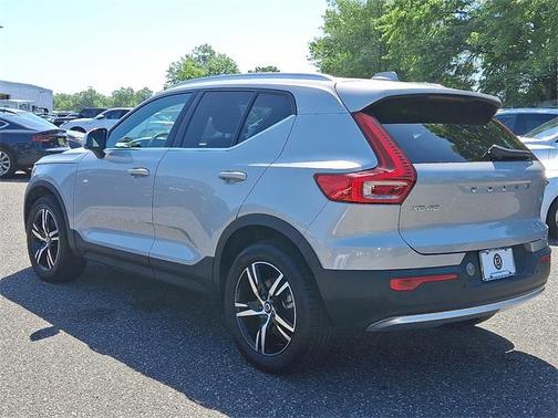 2025 Volvo XC40 B5 Core Bright Theme
