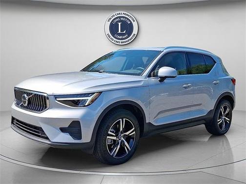 2025 Volvo XC40 B5 Core Bright Theme