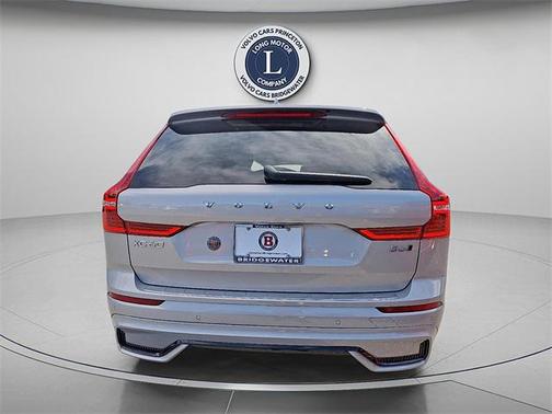 2023 Volvo XC60 B6 Ultimate Dark Theme