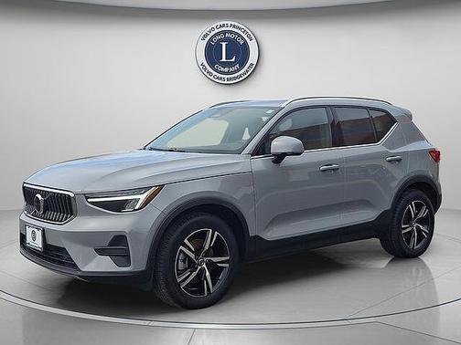 2025 Volvo XC40 Core