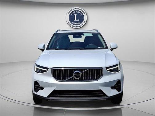 2025 Volvo XC40 B5 Core Bright Theme