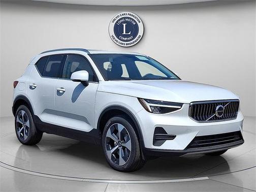 2025 Volvo XC40 B5 Core Bright Theme