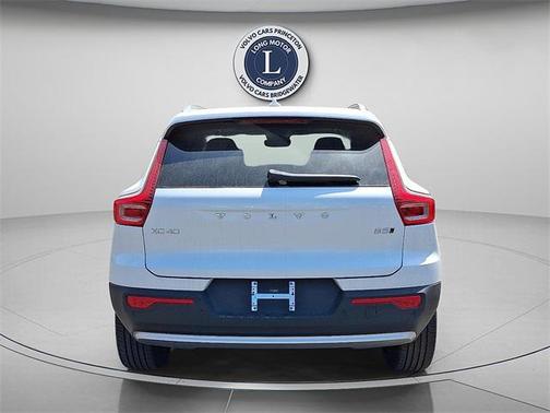 2025 Volvo XC40 B5 Core Bright Theme