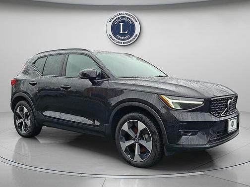 Onyx Black 2025 Volvo XC40 Plus