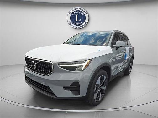 2025 Volvo XC40 B5 Core Bright Theme