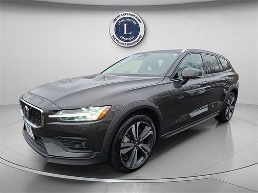 2025 Volvo V60 Cross Country Plus