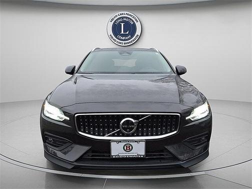 2025 Volvo V60 Cross Country Plus