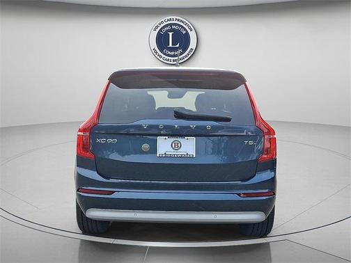 2022 Volvo XC90 T5 Momentum