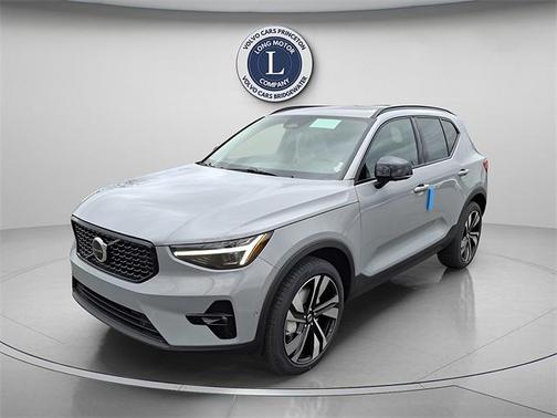2025 Volvo XC40 B5 Plus Dark Theme