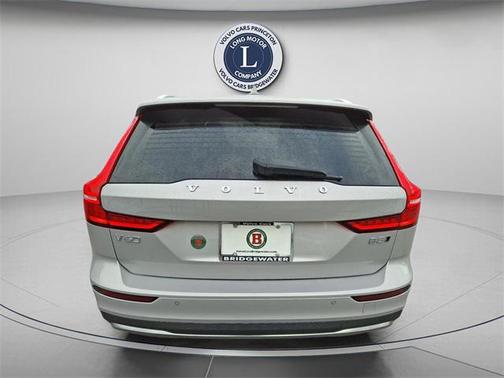 2025 Volvo V60 Cross Country B5 Plus