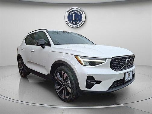 2025 Volvo XC40 Plus