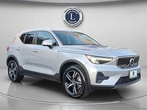 2025 Volvo XC40 Core