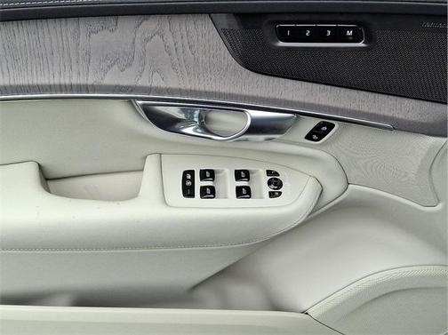 2026 Volvo XC90 B6 Ultra 7-Seater