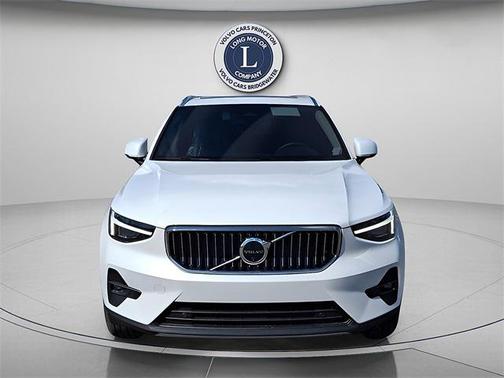 2025 Volvo XC40 B5 Plus Bright Theme