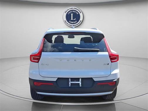 2025 Volvo XC40 B5 Plus Bright Theme