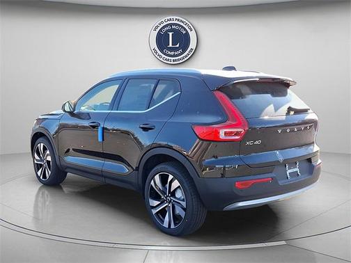 2025 Volvo XC40 B5 Plus Bright Theme