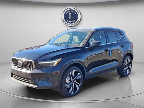 2025 Volvo XC40 B5 Plus Bright Theme