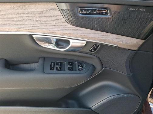 2026 Volvo XC90 B6 Plus 6-Seater