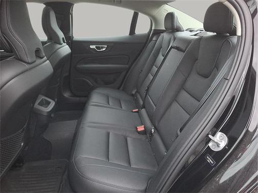 2024 Volvo S60 B5 Plus Dark Theme