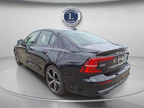 2024 Volvo S60 B5 Plus Dark Theme