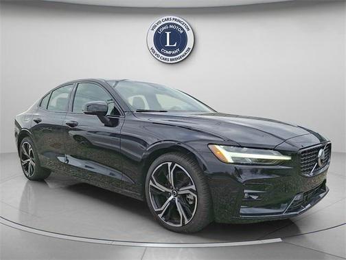2024 Volvo S60 B5 Plus Dark Theme