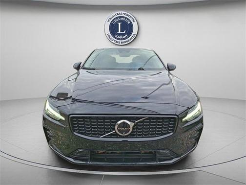 2024 Volvo S60 B5 Plus Dark Theme