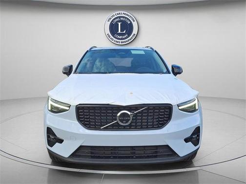 2026 Volvo XC40 B5 Plus