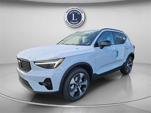 2026 Volvo XC40 B5 Plus