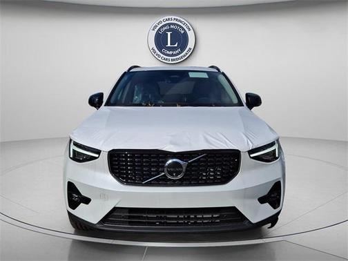 2026 Volvo XC40 B5 Plus